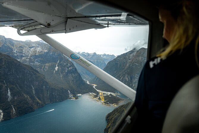 Milford Sound Flight and Cruise ex Queenstown (incl Lunch) - Key Points