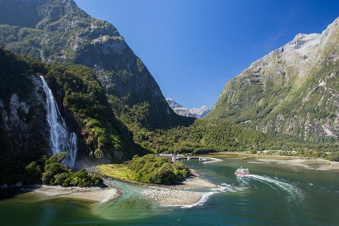 Milford Sound Nature Cruise with Southern Discoveries - What Sets This Tour Apart?
