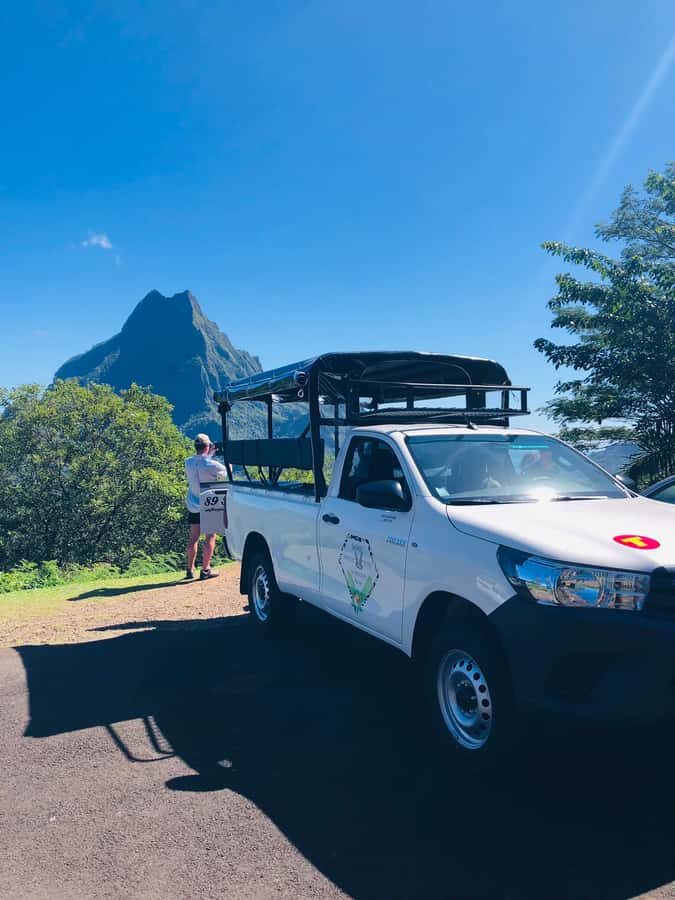 Moorea:4X4 safari excursion between land and sea with lunch - Transport, Group Dynamics, and Practicalities