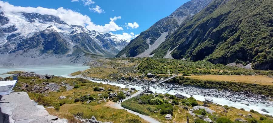 Mt Cook Tour: Finish at Queenstown, Christchurch or Dunedin - Lake Pukaki and the Gateway to Mount Cook