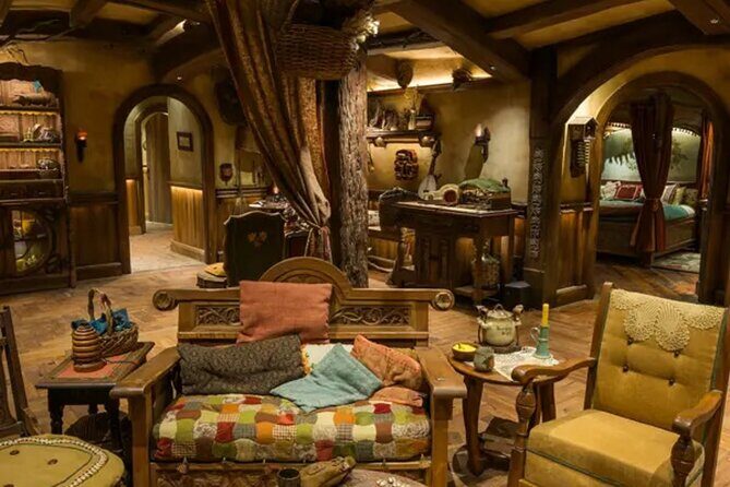 Private Hobbiton & Waitomo Caves Transfer from Auckland - Transportation & Comfort