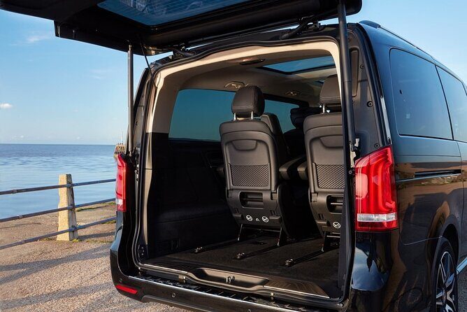 Private Luxury Airport Transfer to/from Central Auckland - In-Depth Look at What to Expect