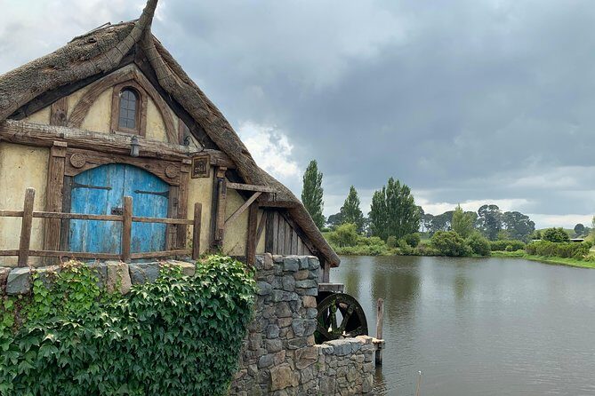 Private Luxury Tour to Hobbiton Movie Set & Waitimo Glowworm Cave - What Makes This Tour Stand Out
