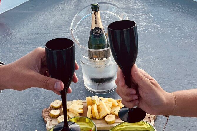 Private sunset cruise in Bora Bora - An In-Depth Look at the Bora Bora Sunset Experience