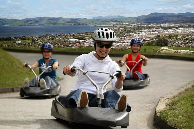 Private, via beaches, Kiwi farm to Rotorua 8 lakes & Geothermal - What Makes This Tour Stand Out?