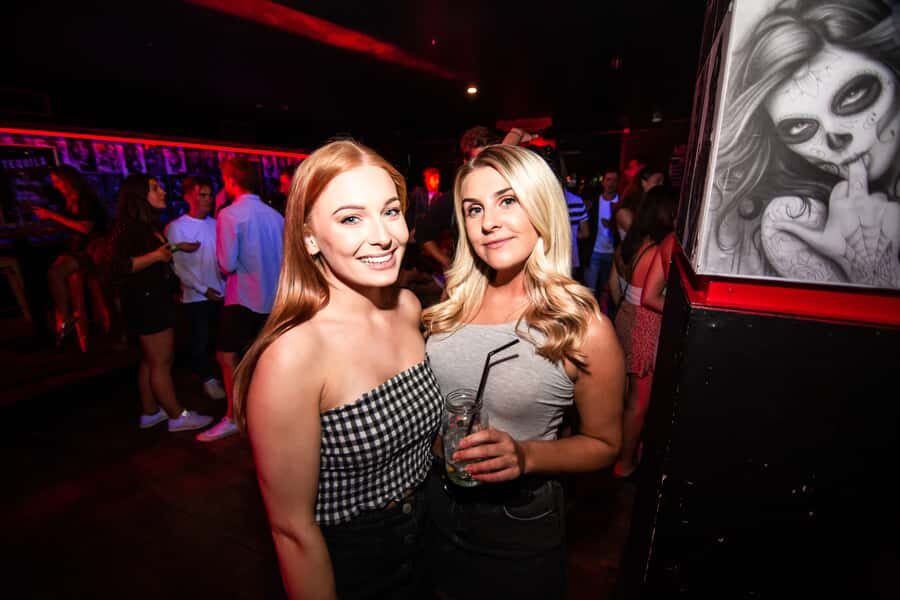 Queenstown: Bar Crawl with 5 Free Shots and Pizza - Authentic Experiences and Honest Feedback