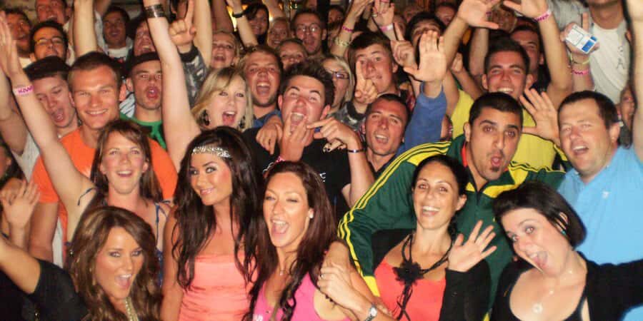 Queenstown: Ice Bar Crawl - How It Feels: Atmosphere & Group Dynamics