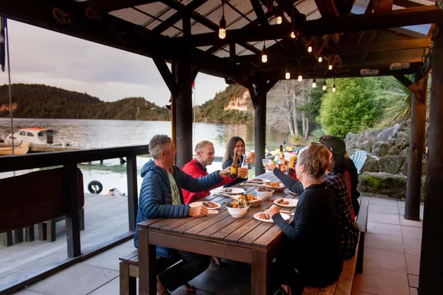 Rotorua: Evening Starlight Gourmet Kayak Tour with dinner - The Experience in Detail