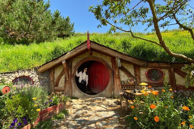Small Group Hobbiton Movie Set from Tauranga - The Experience of Visiting Hobbiton
