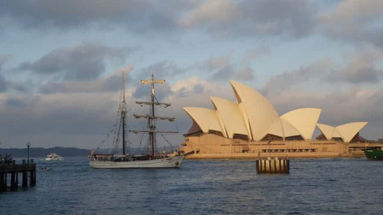 Sydney: Harbor Sunset Cruise with Dinner - The Dining Experience