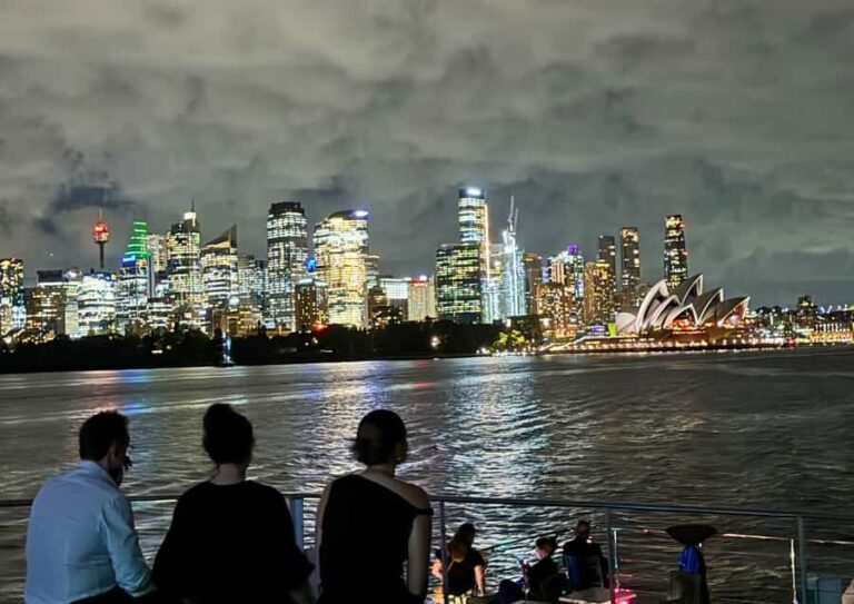 Sydney: Harbour Dinner Cruise with Buffet - The Sights and Photo Opportunities