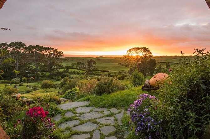 Tauranga-Hobbiton-Rotorua : Movie Set & Geysers: Private Tour - Who Should Consider This Tour?