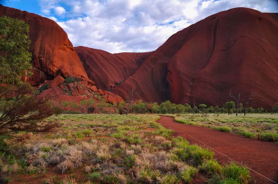 Uluru: Sacred Sites Tour + Sparkling at Sunset & BBQ Dinner - Daytime Uluru Exploration