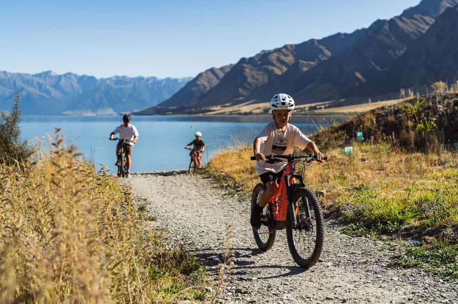 Wnaka: Gladstone Track and Wanaka Trails on Bike or eBike - River Trails and Return to Wanaka